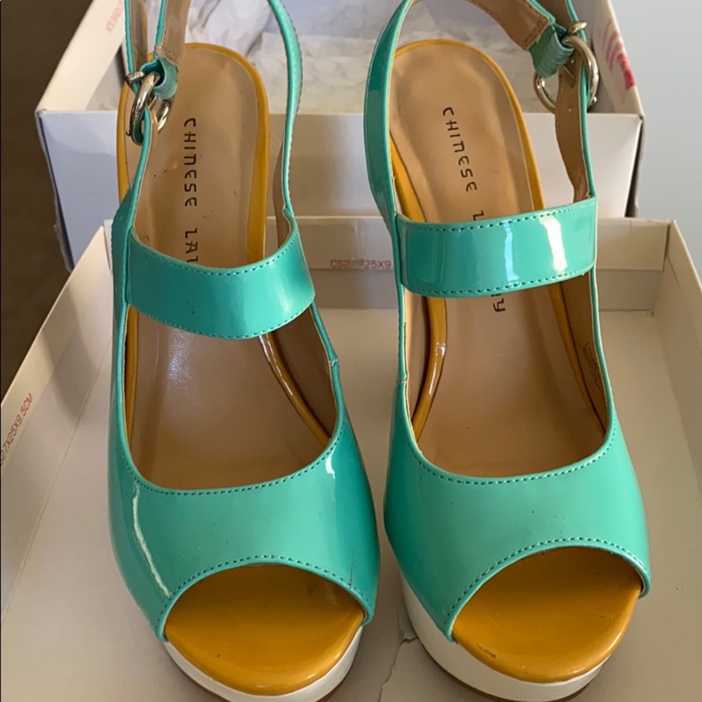 Colorblock Platform Heels - Picture 2 of 4